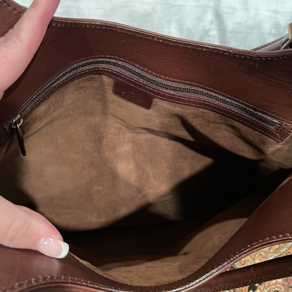 Gucci Shoulder Bag - Picture 9 of 12